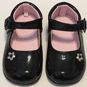 Size 4 osh kosh shoes